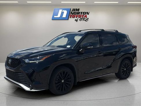 Used 2024 Toyota Highlander XSE FWD image 1