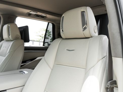 Used 2026 Cadillac Escalade Platinum Sport w/ LPO, Floor Liner Package AWD/4WD image 28