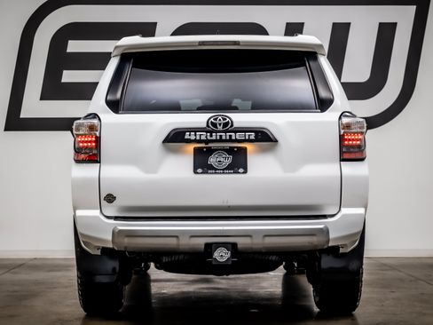 Used 2021 Toyota 4Runner TRD Off-Road Premium AWD/4WD image 11