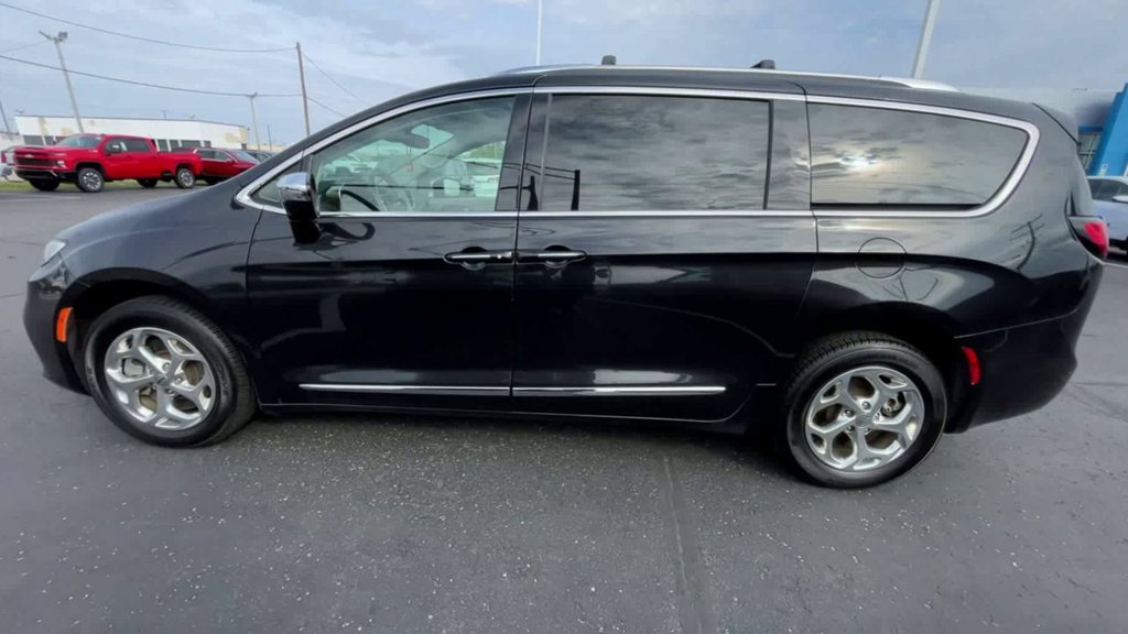 Used 2021 Chrysler Pacifica Limited AWD/4WD image 5
