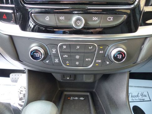 Used 2023 Chevrolet Traverse LT FWD image 32