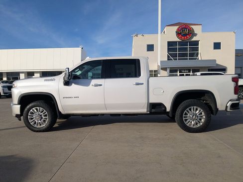 Used 2021 Chevrolet Silverado 2500 High Country w/ Z71 Off-Road Package image 3