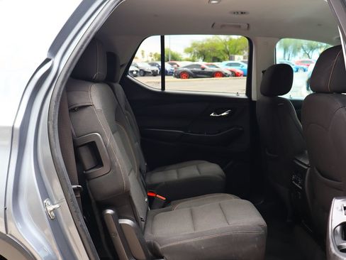 Used 2021 Chevrolet Traverse LT FWD image 28