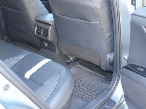 Used 2025 Toyota Camry SE image 38