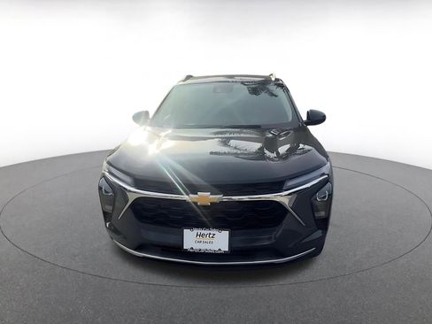 Used 2025 Chevrolet Trax LT w/ LT Convenience Package image 4