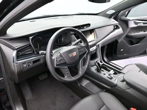 Used 2025 Cadillac XT5 Premium Luxury AWD/4WD image 17