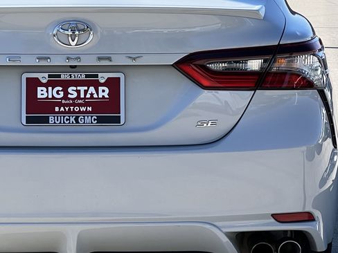 Used 2024 Toyota Camry SE image 5