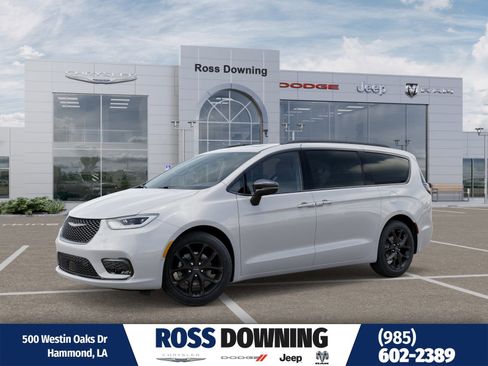 New 2026 Chrysler Pacifica Limited image 1