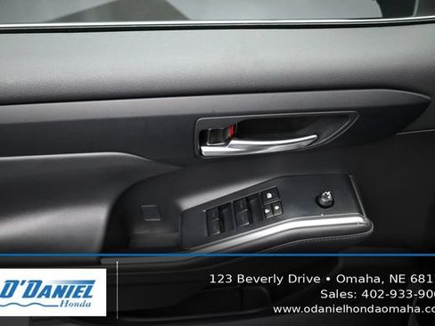 Used 2023 Toyota Highlander XLE AWD/4WD image 24