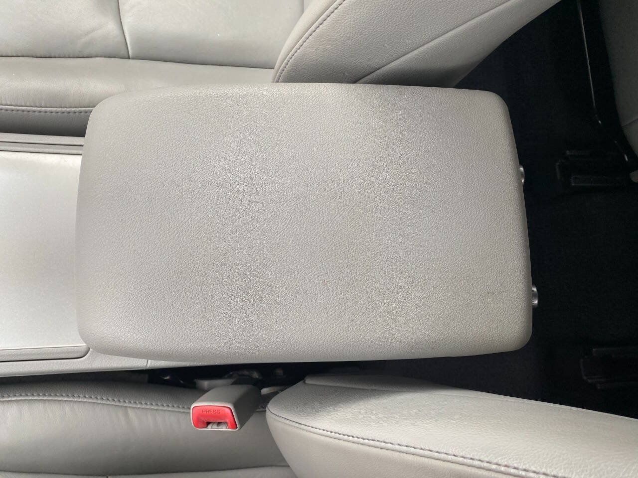 Used 2013 Toyota Highlander SE AWD/4WD image 17