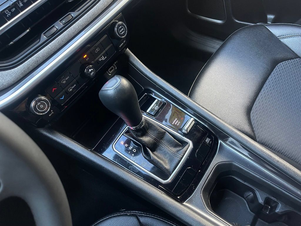 Used 2024 Jeep Compass Latitude AWD/4WD image 19