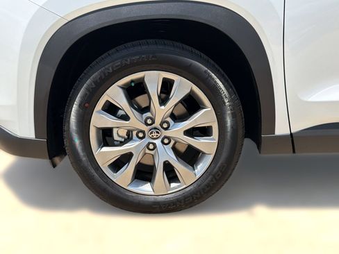 New 2026 Toyota Grand Highlander FWD image 11