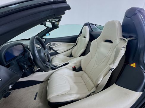 Used 2020 McLaren 720S Spider image 8