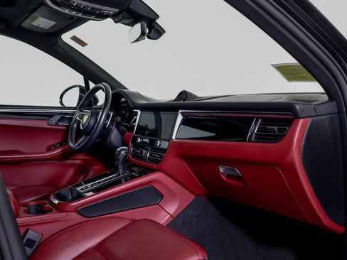 Certified 2023 Porsche Macan AWD/4WD image 8