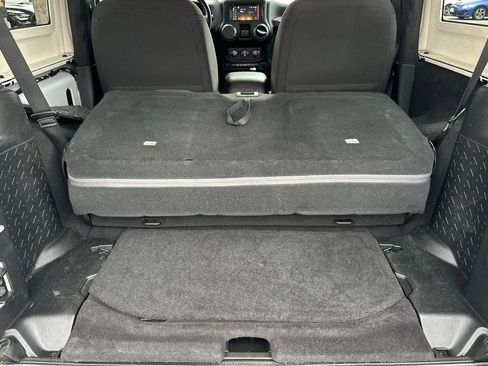Used 2018 Jeep Wrangler Sport AWD/4WD image 15