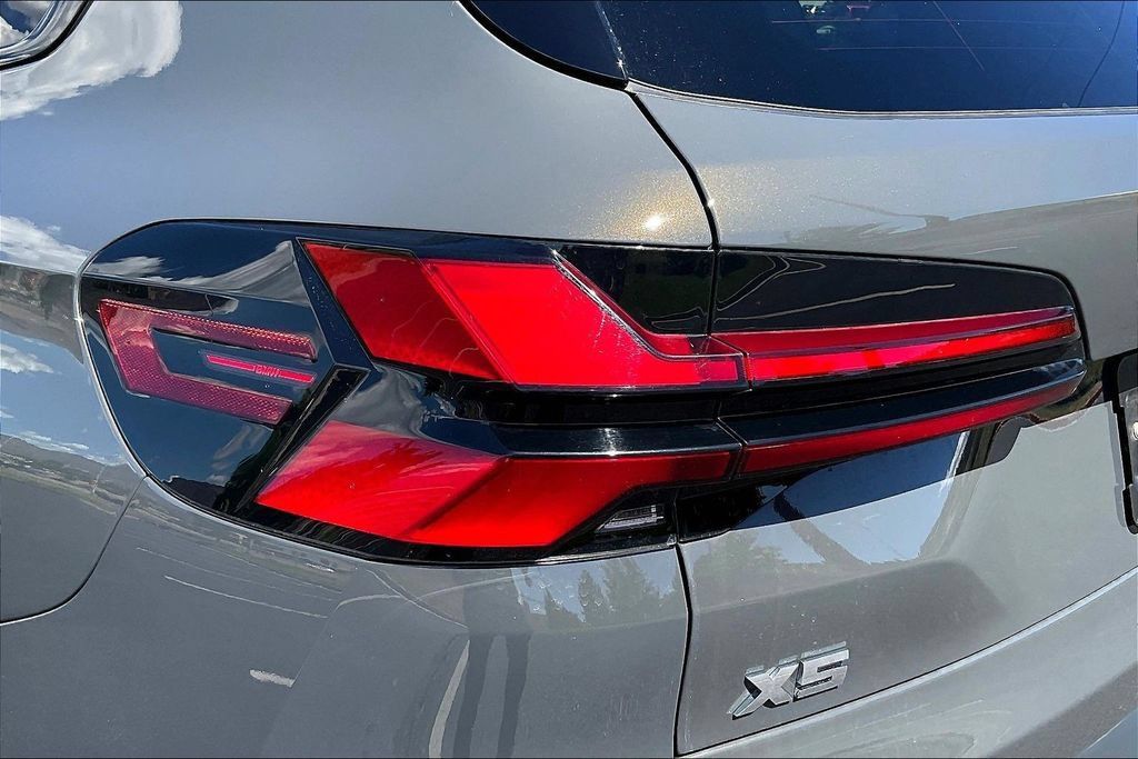 Used 2025 BMW X5 M60i AWD/4WD image 23