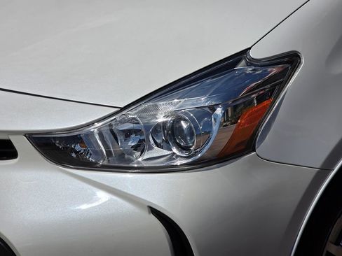 Used 2015 Toyota Prius V Three FWD image 5