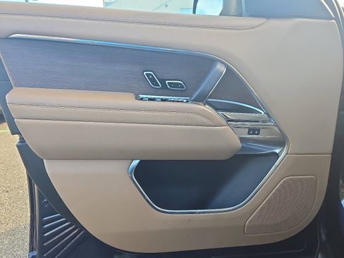 Used 2023 Land Rover Range Rover SE image 12