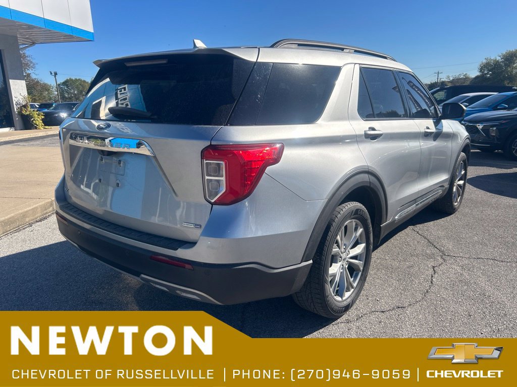 Used 2020 Ford Explorer XLT w/ Equipment Group 202A AWD/4WD image 16