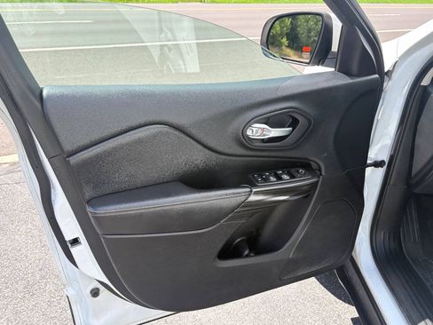 Used 2014 Jeep Cherokee Limited AWD/4WD image 22