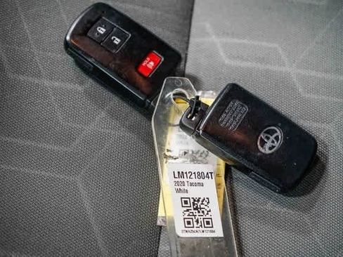 Certified 2020 Toyota Tacoma TRD Sport w/ Technology Package image 30