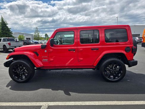 Used 2024 Jeep Wrangler Unlimited Sahara image 7