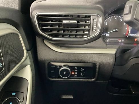 Used 2023 Ford Explorer XLT w/ Equipment Group 202A AWD/4WD image 27