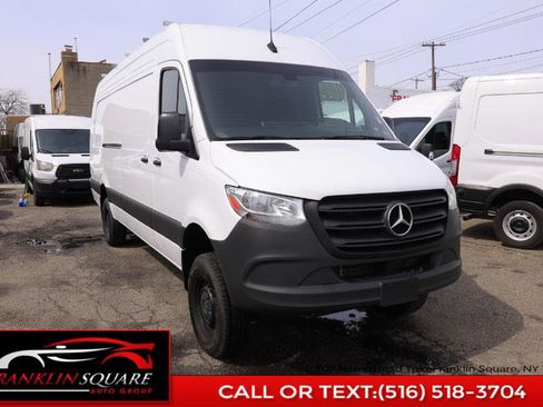 Used 2024 Mercedes-Benz Sprinter 2500 image 3
