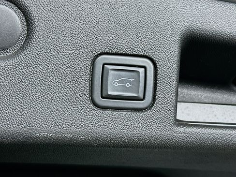 Used 2021 Chevrolet Equinox LT FWD image 28