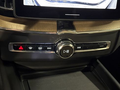 Certified 2026 Volvo XC60 B5 Plus AWD/4WD image 17