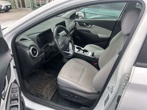 Used 2023 Hyundai Kona SEL image 4