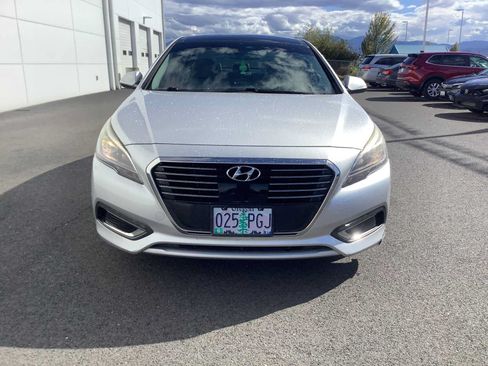 Used 2016 Hyundai Sonata Limited w/ Option Group 02 FWD image 9