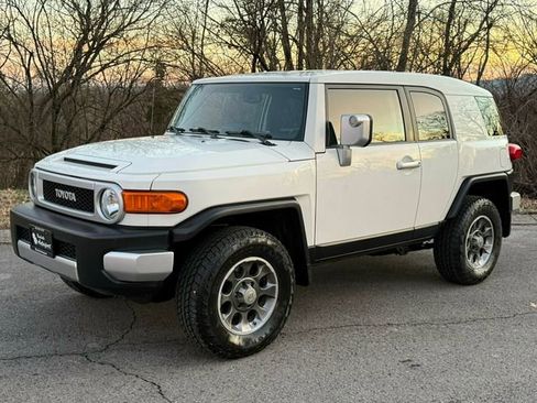 Used 2011 Toyota FJ Cruiser 4WD image 2
