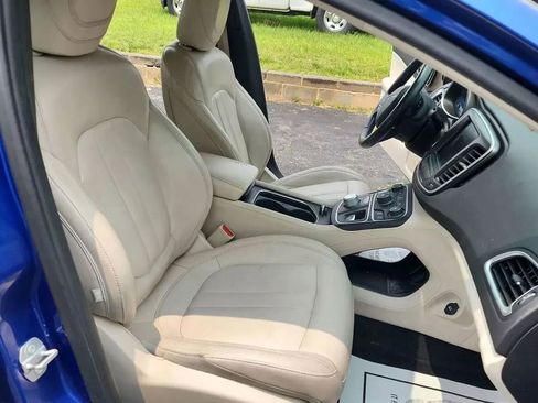Used 2017 Chrysler 200 Limited Platinum FWD image 17