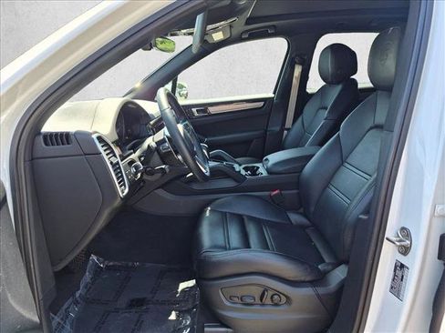 Used 2023 Porsche Cayenne AWD/4WD image 11