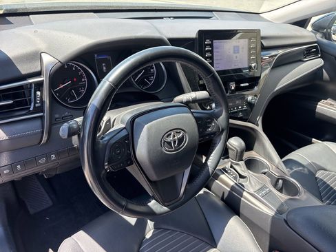 Used 2022 Toyota Camry SE image 4