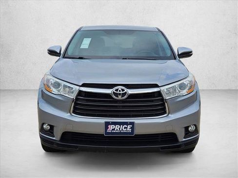 Used 2015 Toyota Highlander Plus FWD image 2