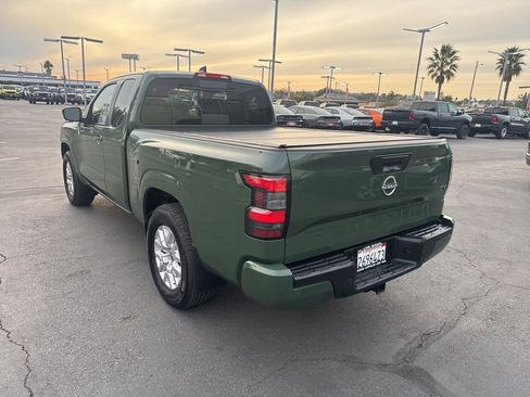 Used 2024 Nissan Frontier SV w/ SV Convenience Package image 5