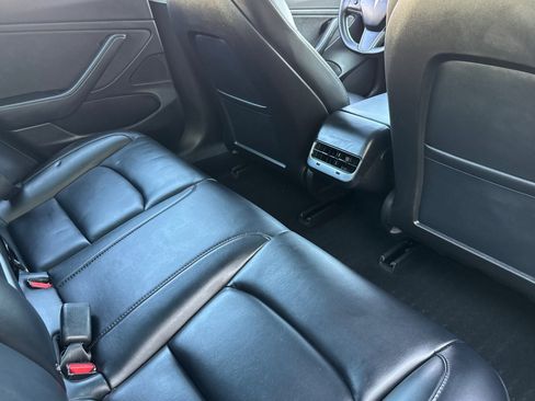 Used 2018 Tesla Model 3 Mid Range image 26