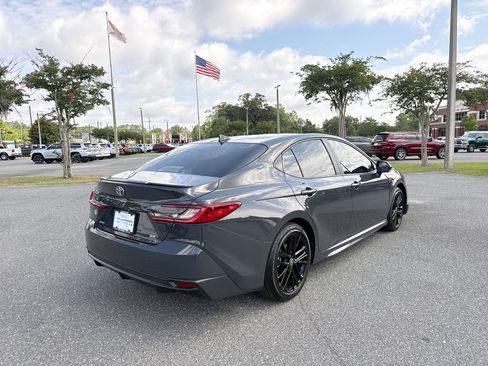 Used 2025 Toyota Camry SE FWD image 3