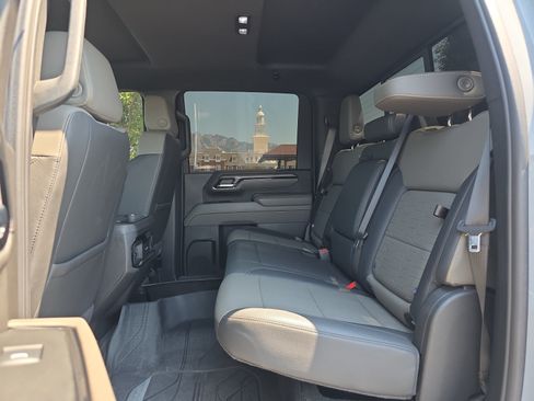Used 2024 Chevrolet Silverado 2500 ZR2 w/ Technology Package AWD/4WD image 16