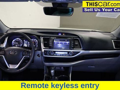 Used 2019 Toyota Highlander XLE image 18