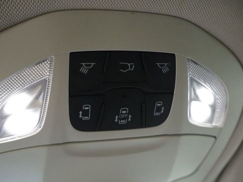 Used 2023 Chrysler Pacifica Touring-L FWD image 35
