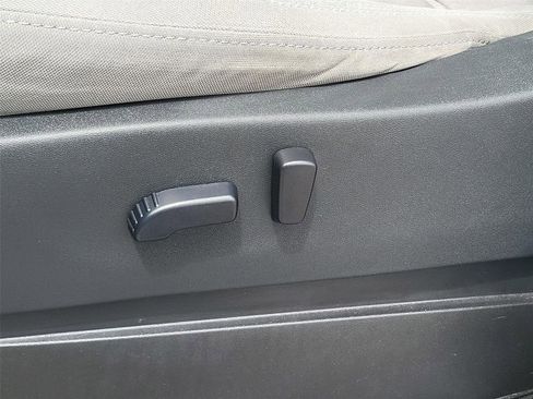 Used 2022 Nissan Frontier SV RWD image 38