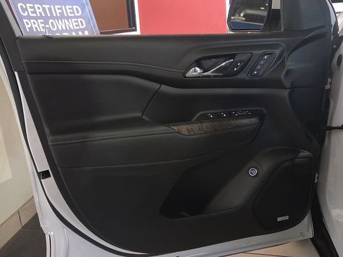 Used 2023 GMC Acadia Denali w/ Denali Ultimate Package FWD image 17