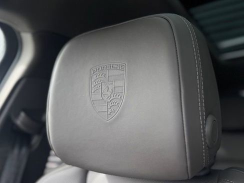 Certified 2023 Porsche Macan AWD/4WD image 29