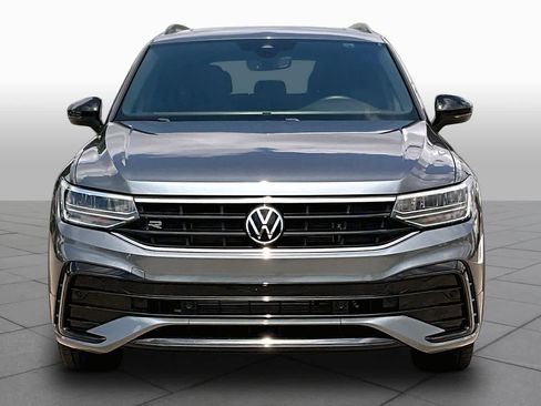 Used 2022 Volkswagen Tiguan SE R-Line FWD image 4