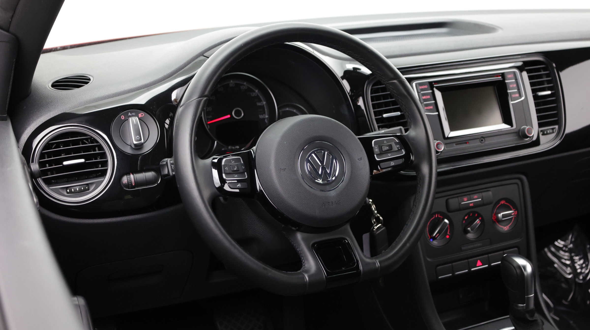 Used 2017 Volkswagen Beetle 1.8T Classic FWD image 8