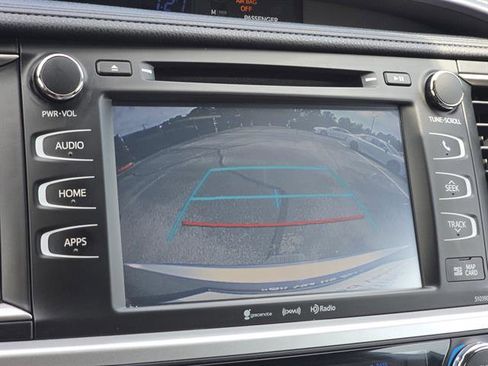 Used 2019 Toyota Highlander XLE image 23