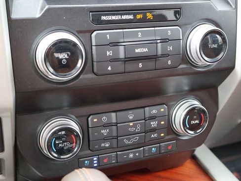 Used 2020 Ford F150 King Ranch w/ Equipment Group 601A Luxury AWD/4WD image 38